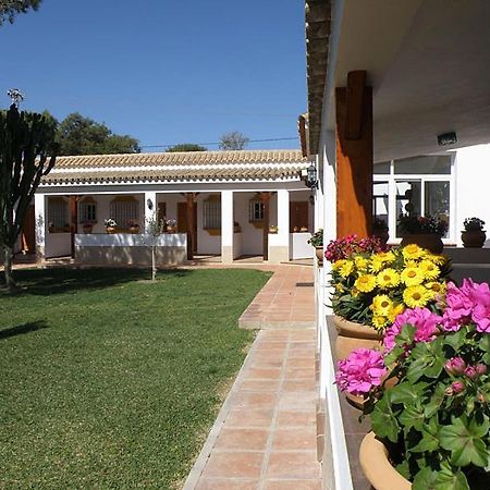 Hostal Las Acacias Лос-Каньос-де-Мека Экстерьер фото