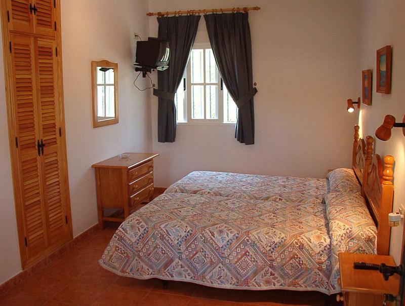 Hostal Las Acacias Лос-Каньос-де-Мека Номер фото