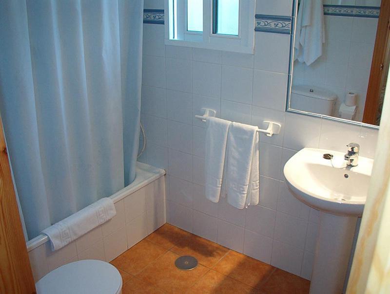 Hostal Las Acacias Лос-Каньос-де-Мека Номер фото