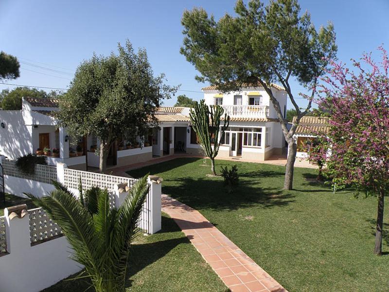 Hostal Las Acacias Лос-Каньос-де-Мека Экстерьер фото