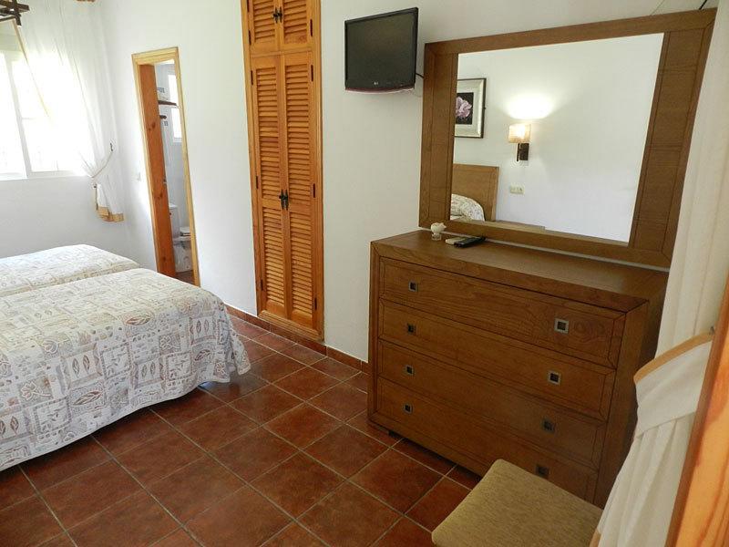 Hostal Las Acacias Лос-Каньос-де-Мека Экстерьер фото