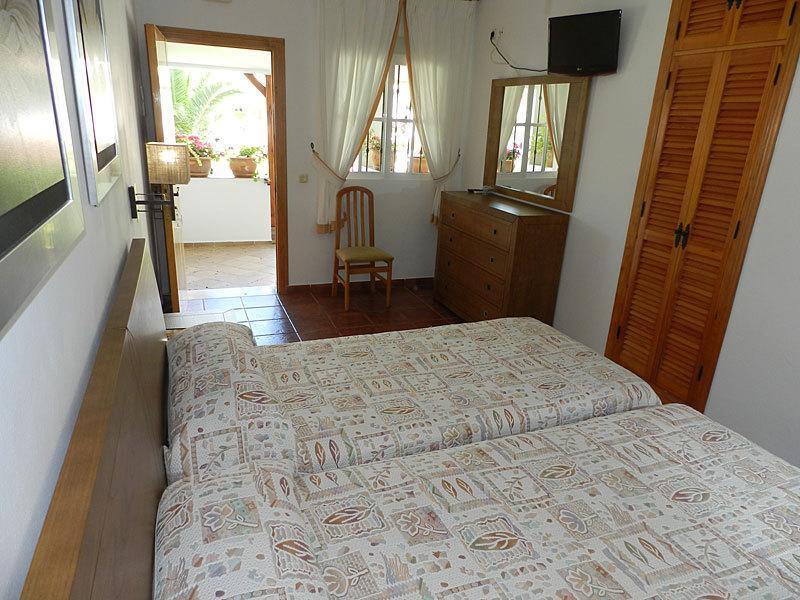 Hostal Las Acacias Лос-Каньос-де-Мека Экстерьер фото