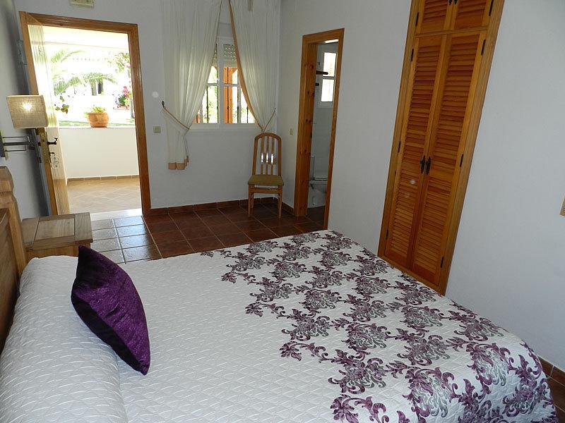 Hostal Las Acacias Лос-Каньос-де-Мека Экстерьер фото